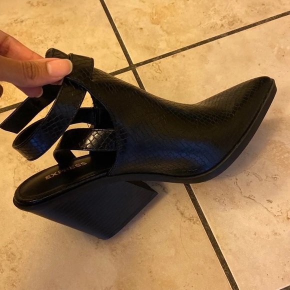 NWT Express Black Heels - Picture 3 of 3